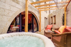 FeelHome - David Citadel Village with Jacuzzi